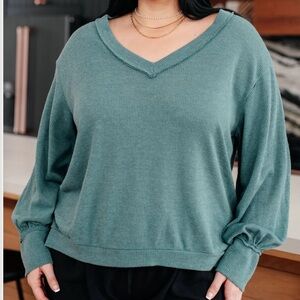 Like Love HAZEL BLUES DOESN'T COMPARE V-NECK TOP Women’s Sweater long sleeve 1XL